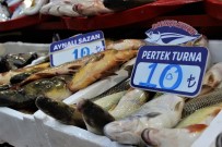 AYNALı SAZAN - Elazığ'da Balık Bereketi, Hamsiden Bile Ucuz