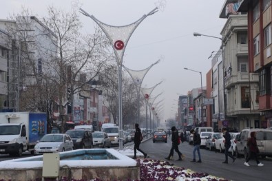 Erzincan Belediyesi Aydınlatma Çalışmalarına Devam Ediyor