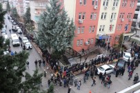 Gaziantep'te Bin 500 Kişilik İş İçin Mahalle Boyu Kuyruk Oluştu