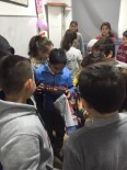 DOĞUM GÜNÜ PARTİSİ - İlkokul Öğrencileri Aralarında Para Toplayıp Arkadaşlarını Baştan Sona Giydirdi