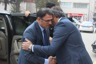 Vali Ozan Balcı Turhal Belediye Başkanı Yılmaz Bekleri Ziyaret Etti.
