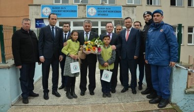 Vali Yazıcı, Ilıca'da Öğrenciler İle Kitap Okudu