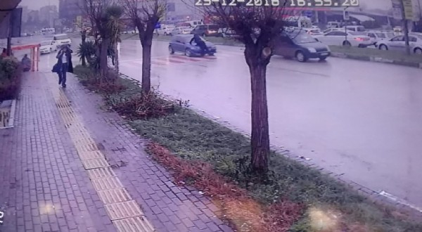 Bursa'da yaya geçidindeki dehşet anı kamerada...