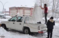 KARDAN ADAM - Arabasının Arkasına Yaptığı Kardan Adamla Şehir Turu Attı