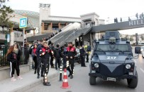 ÇEVİK KUVVET - AVM Önünde Silah Sesi Paniğe Neden Oldu