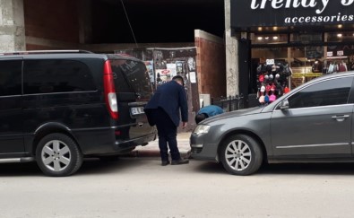 Boğazına Bıçak Dayanan Adam Yalvararak Kurtuldu