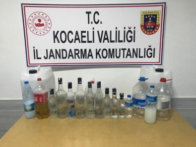 Kocaeli'de Müşterilerine Sahte Alkol Veren Eğlence Mekanına Jandarma Baskını Açıklaması 4 Gözaltı