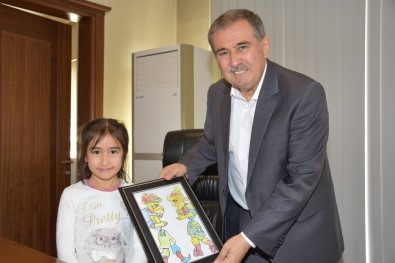 Minik Sanatçılar Başkan Avcu'yu Ziyaret Etti