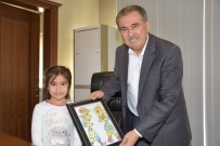 AHŞAP OYUNCAK - Minik Sanatçılar Başkan Avcu'yu Ziyaret Etti