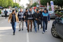 CAN GÜVENLİĞİ - Adana Polisi Cadde, Kavşak Ve Kafeleri Denetledi