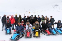 Afrikalı Öğrencilerin Kayak Keyfi