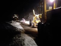 BADEMLI - Akseki'de Mahalle Yollarında Karla Mücadele