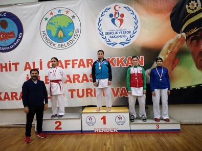 Kartepeli Minikler 12 Madalya İle Döndüler