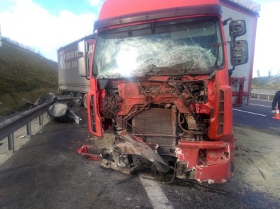 Kilyos'ta Tır Bariyerlere Çarptı