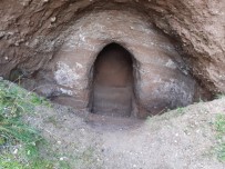 KAÇAK KAZI - Manisa'da Define Avcıları Suçüstü Yakalandı