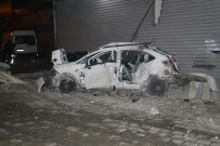 Otomobil Tamirhaneye Çarpıp Hurdaya Döndü Açıklaması 2 Kadın Yaralı