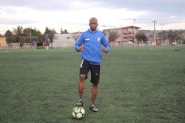 1 EYLÜL - Gediz'de Afrikalı Futbolcular İlgi Odağı Oldu