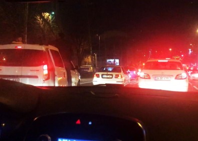 (Özel) İstanbul'da Asker Uğurlama Konvoyundaki Gençler Trafiği Tehlikeye Düşürdü