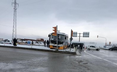 Akçadağ'da Kaza Açıklaması 3 Yaralı