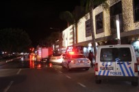 Antalya'da AVM Önünde Korkutan Yangın