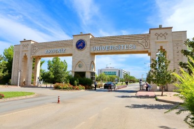 AÜ En Çok Haber Olan Devlet Üniversitesi Oldu