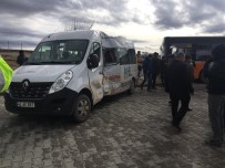 AHİ EVRAN ÜNİVERSİTESİ - Belediye Otobüsü İle Servis Aracı Çarpıştı Açıklaması 6 Yaralı