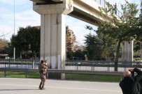 ÖZEL HAREKET - Çılgın Aşığın Silahlı İntihar Girişimi Özel Harekat Polisini Alarma Geçirdi