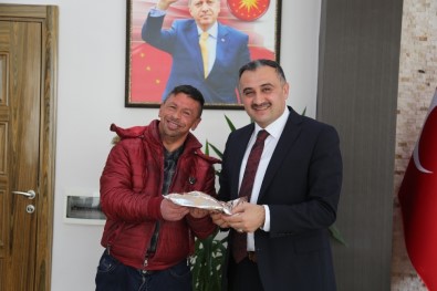 Develi'nin Gülü Sinan'dan Başkan Cabbar'a Doğum Günü Hediyesi