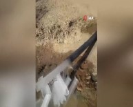 Hindistan'da Su Borularından Buz Aktı