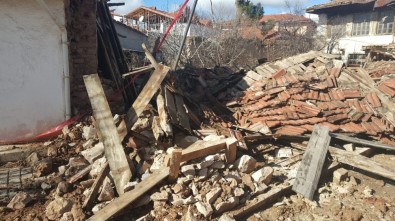 Koruma Altındaki 85 Yıllık Tescilli Ev Aşırı Yağışta Çöktü