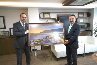 Milletvekili Yel'e Tekirdağ Fotoğrafı Hediyesi