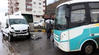 GÜLÜÇ - Öğrenci Servisi Minibüsle Kafa Kafaya Çarpıştı Açıklaması 5 Yaralı