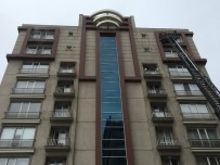 Zeytinburnu'nda Sitede Yangın Paniği