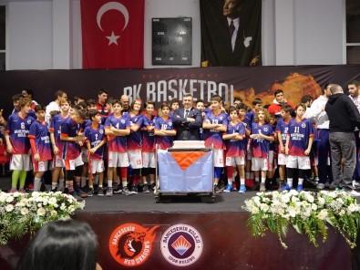 Bahçeşehir Koleji Basketbol Takımı, İzmir'de Öğrenciler Ve Altyapı Oyuncularıyla Buluştu