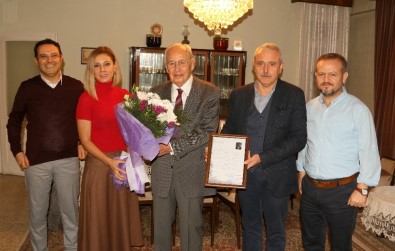Hatay'ın En Yaşlı Doktoruna Meslektaşlarından Anlamlı Ziyaret