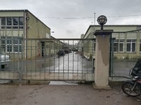 FARABI - Kocaeli'de Fabrika Yıkımında İşçiler Çatıdan Düştü Açıklaması 1 Ölü 1 Yaralı