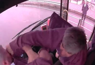 Otobüs Şoförünü İşte Böyle Darp Etti