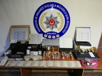 SAHTE KİMLİK - Sahte Türk Lirası, ABD Doları Ve Irak Dinarı Basan Çeteye Suçüstü