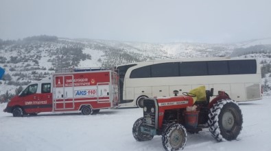 Tur Otobüsü Kar Nedeniyle Bozdağ'da Mahsur Kaldı
