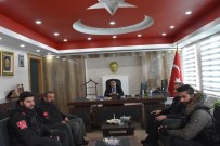 YILBAŞI GECESİ - Yılbaşı Gecesinde Zırhlı Araçtan Kürtçe Ve Türkçe Şarkı Çalan Polislere Ödül