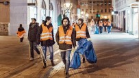 ABD'de Hükümetin Kapanmasıyla Müslüman Gençler Sokaklarda Çöp Topladı
