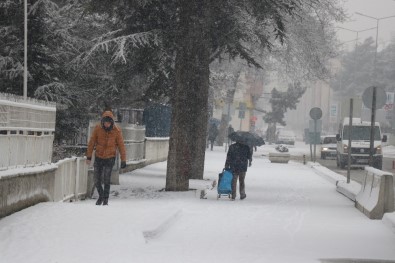 Bolu Kent Merkezi Beyaza Büründü