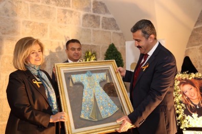 Kardeşinin Anısına Yaptığı Tabloları Lösemili Çocuklar İçin Sergiledi