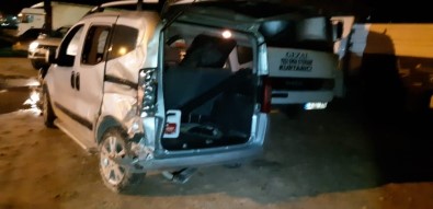 Midyat'ta Trafik Kazası Açıklaması 4 Yaralı