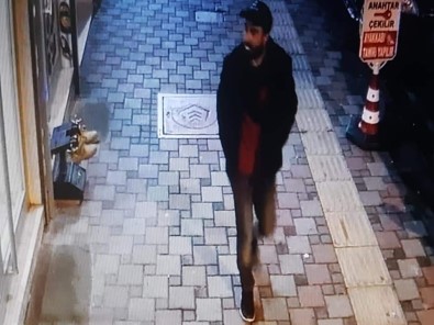 (Özel) Esenler'de Telefon Hırsızı Kameralara Yakalandı