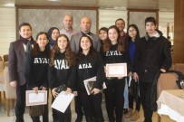 İŞİTME ENGELLİ - Engelli Farkındalığı Gerçekleştiren Lise Öğrencilerine Güner Bahadır'dan Anlamlı Jest