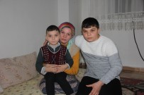 KIŞ MEVSİMİ - İki Çocuk Annesi Kadın Yardım Bekliyor