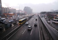 BANKAMATIK - İstanbul'da Kar Yağışı Vatandaşları İş Çıkış Saatinde Yakaladı