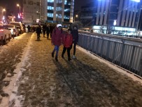 ÜST GEÇİT - İstanbullular Güne Karla Uyandı