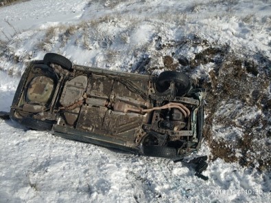 Otomobil Takla Atıp Şarampole Uçtu Açıklaması1 Yaralı